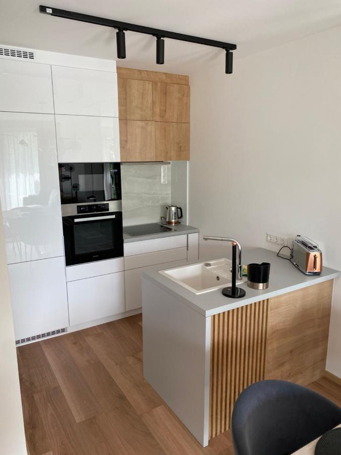 Clyde-Premium Lelle Waterfront Private Apartment Balatonlelle Exteriör bild