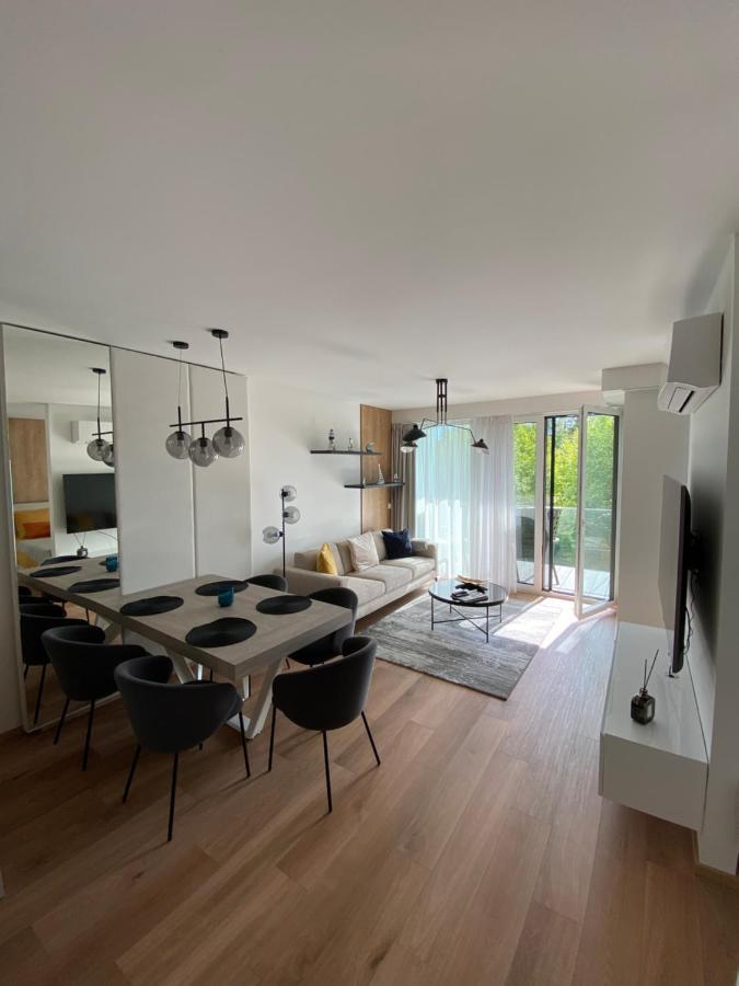 Clyde-Premium Lelle Waterfront Private Apartment Balatonlelle Exteriör bild