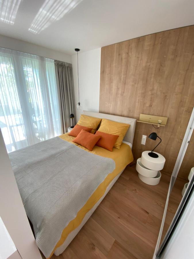 Clyde-Premium Lelle Waterfront Private Apartment Balatonlelle Exteriör bild